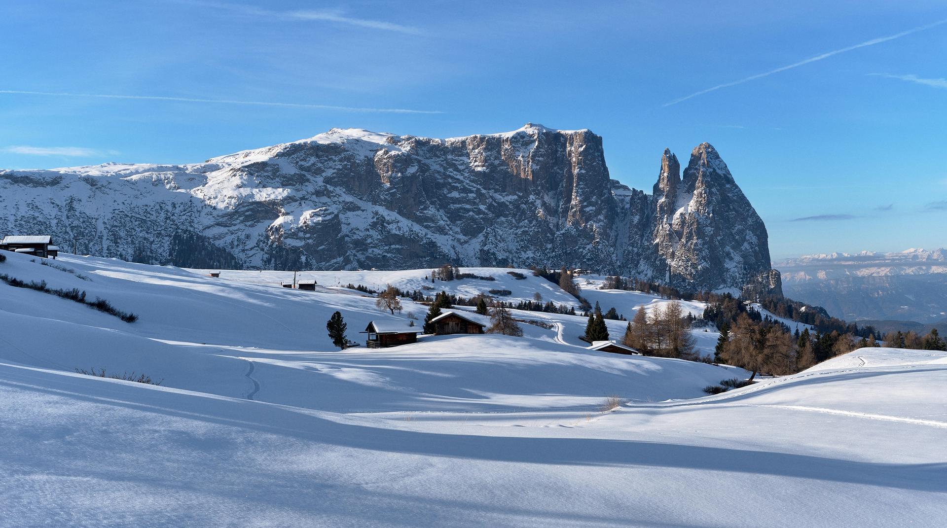 Alpe-di-siusi-cabis-dolomites